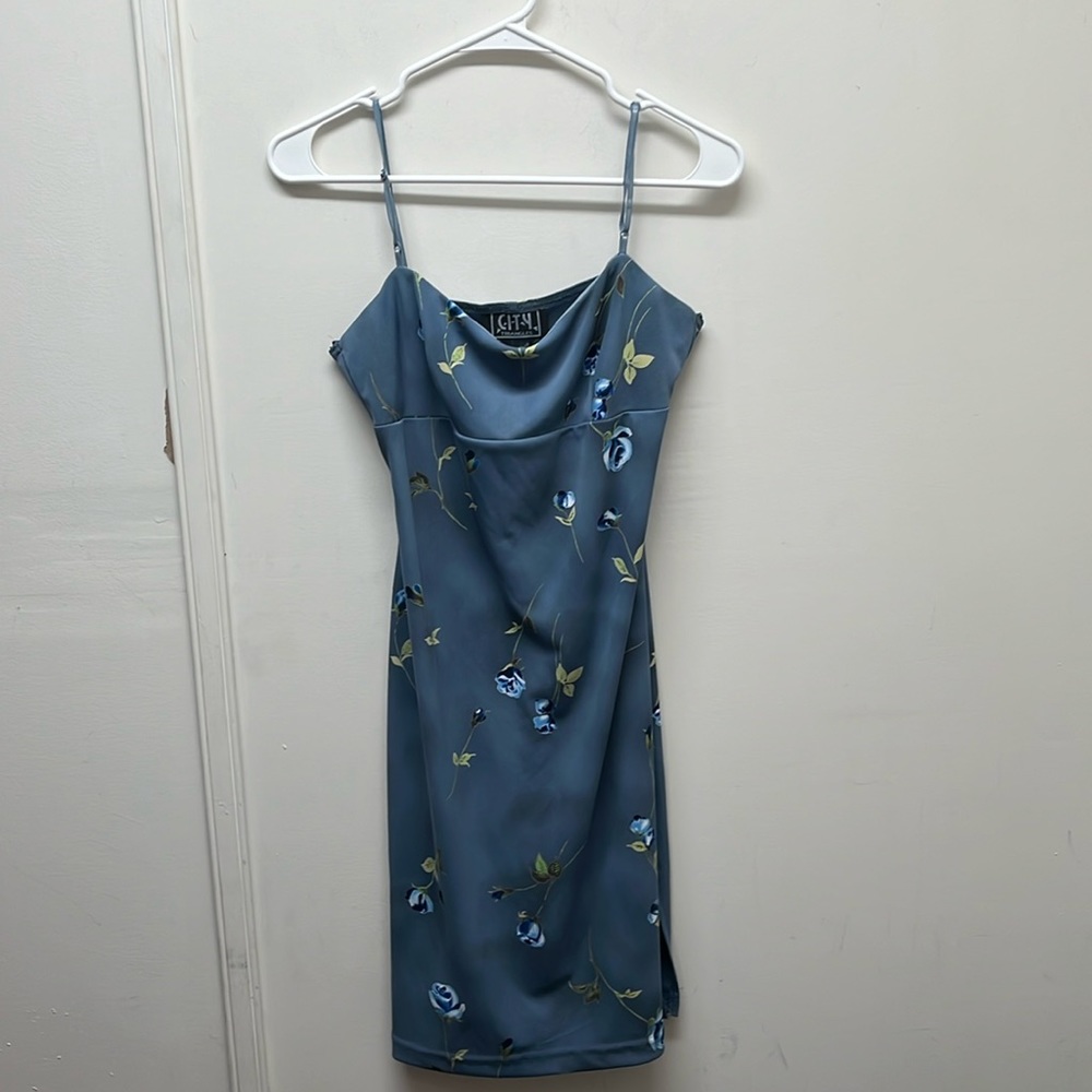 City Triangles Floral Blue Party Dress - Size M